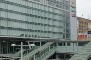 新横浜駅エリアのカラオケ徹底比較｜料金を条件別に自動計算＋機種・立地・イベント日の注意を横並び検証【2026年9月】